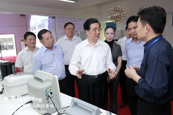 2-前国家主席胡锦涛在园区视察1.jpg