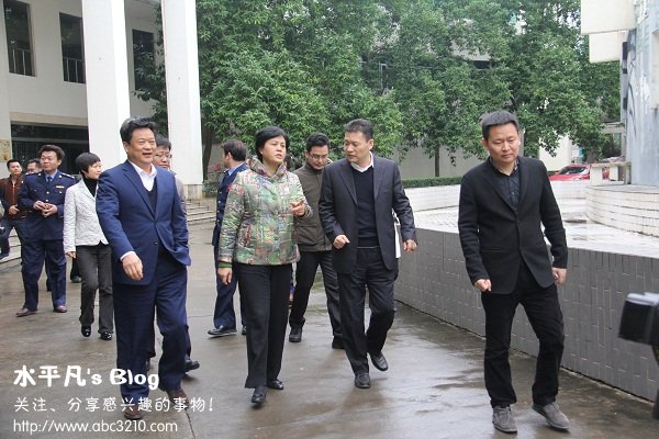 11-国家工商总局副局长甘霖、海口市市委书记孙新阳在园区调研.jpg