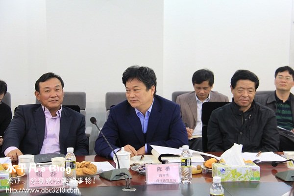10-海南省工商行政管理局局长陈楷在园区指导工作.jpg